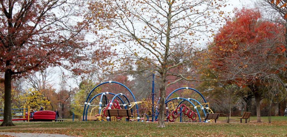 Colonial Park Parking Lot D Paddleboats mini golf playground (7)